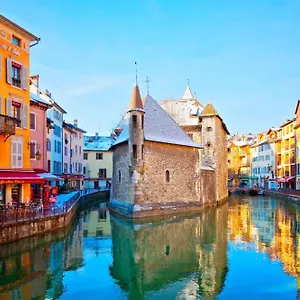 Moderne, Place Parking Prive, Emplacement Ideal A 100 M Du Lac. Appartement